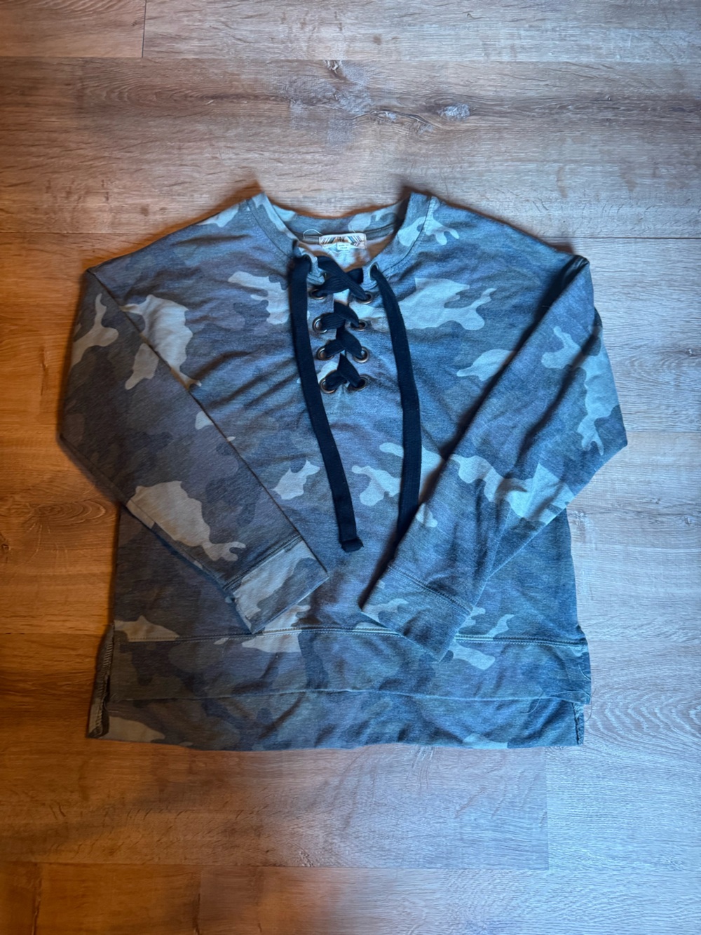 Pink Rose Men's Camouflage Lace-Up Pullover Sweatshirt